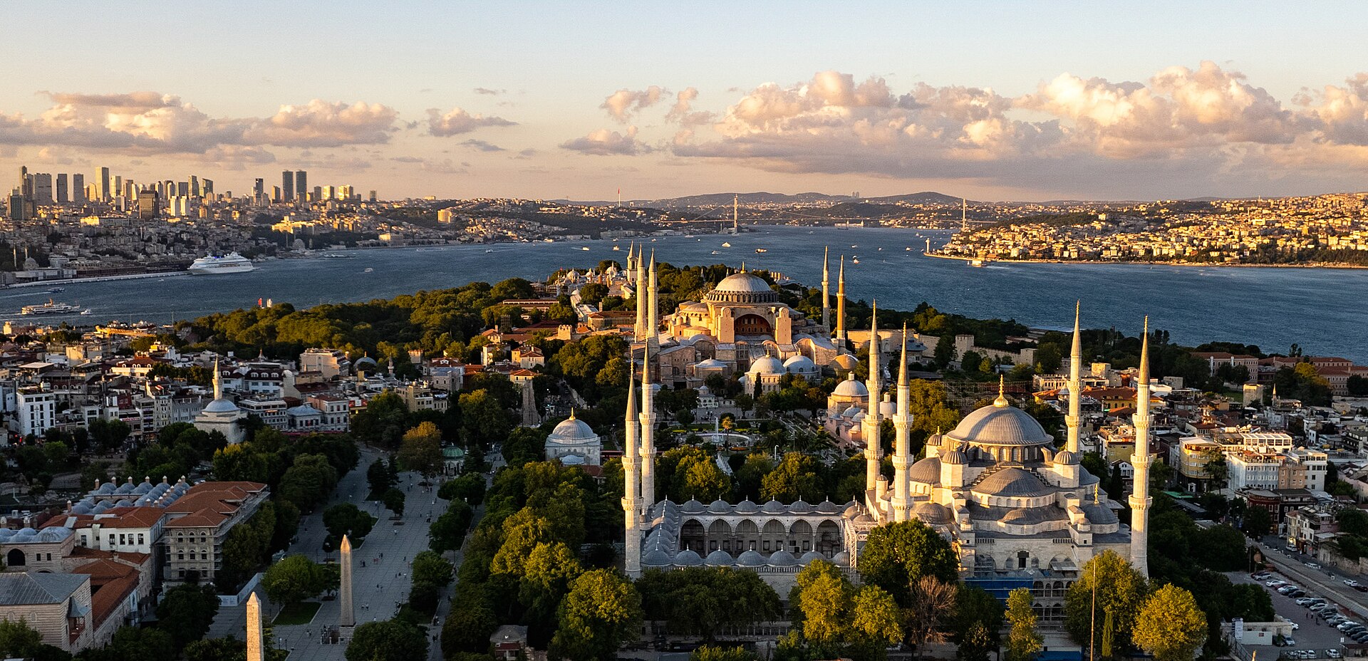 Imagem de referência relacionada a Turquia, item descrito como país abrangendo a Ásia Ocidental e o sudeste da Europa