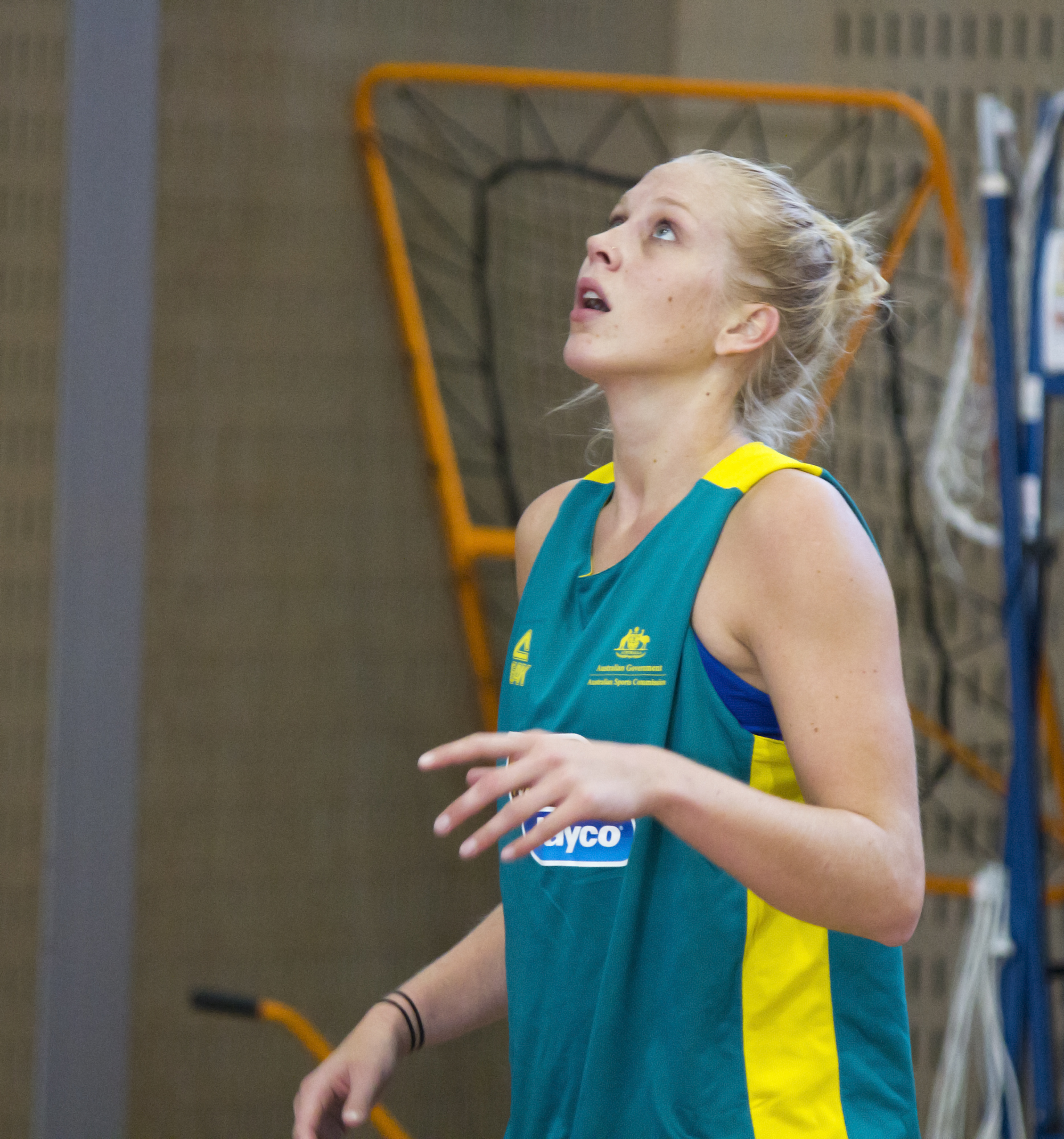 Imagem de referência relacionada a Abby Bishop, item descrito como jogadora de basquetebol australiana