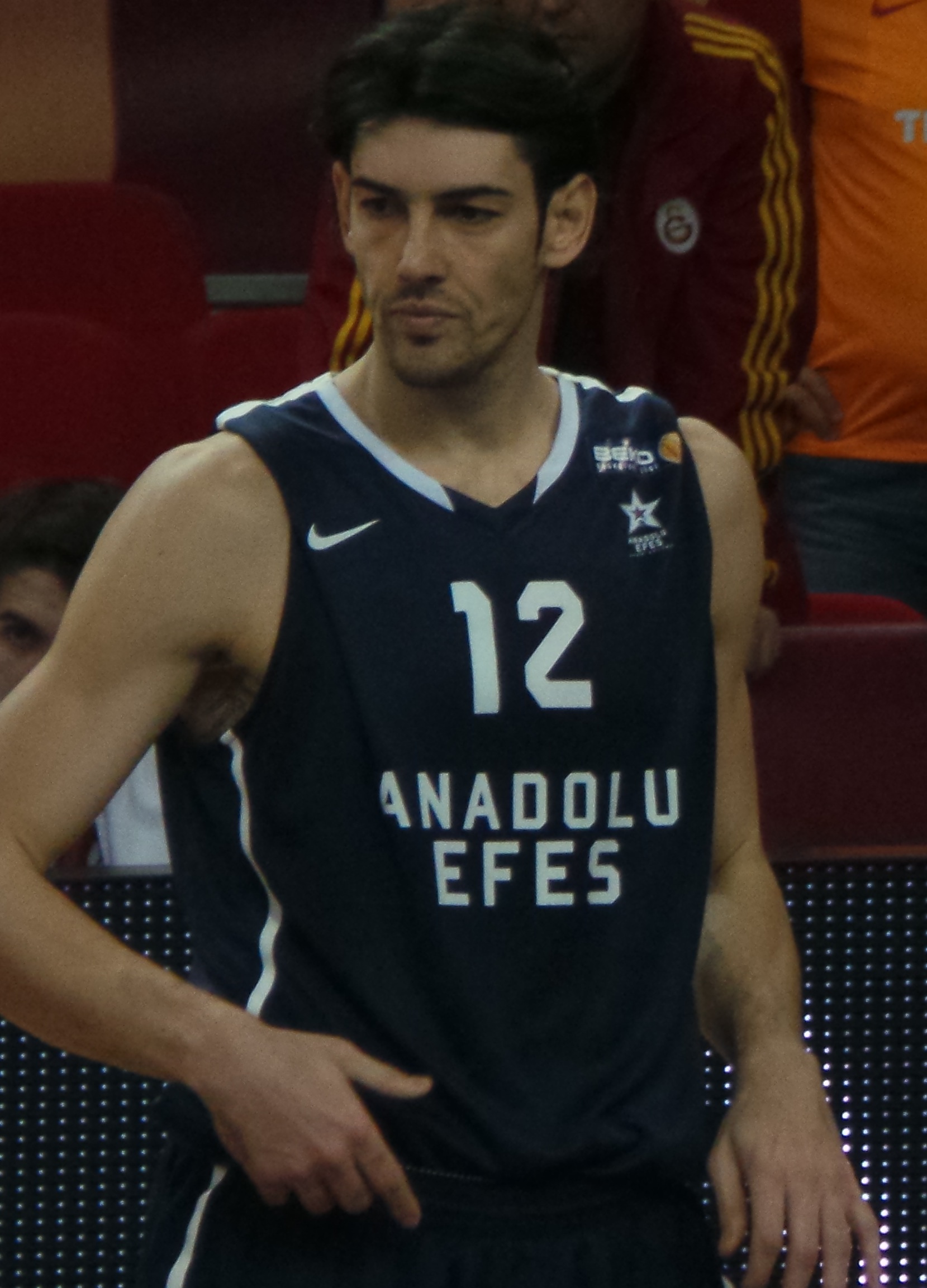 Imagem de referência relacionada a Kerem Gönlüm, item descrito como jogador de basquetebol turco
